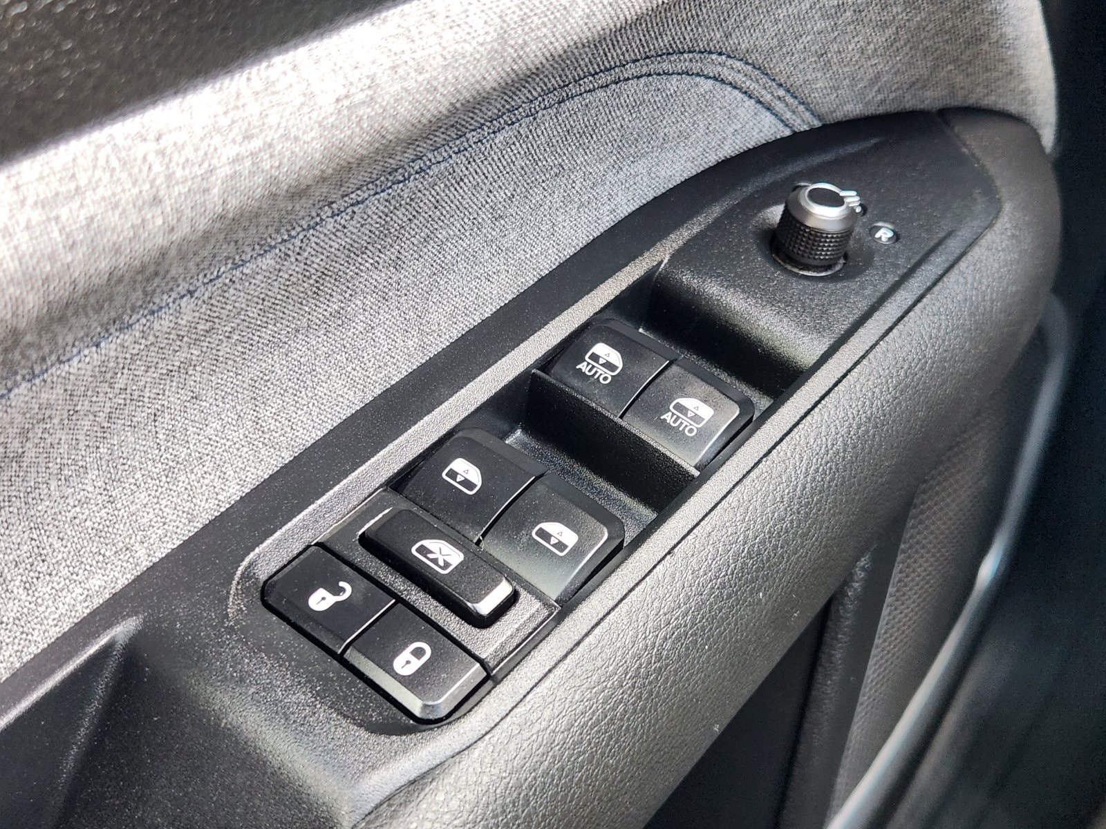 Used 2024 Silver Zynith Jeep Sport image 32