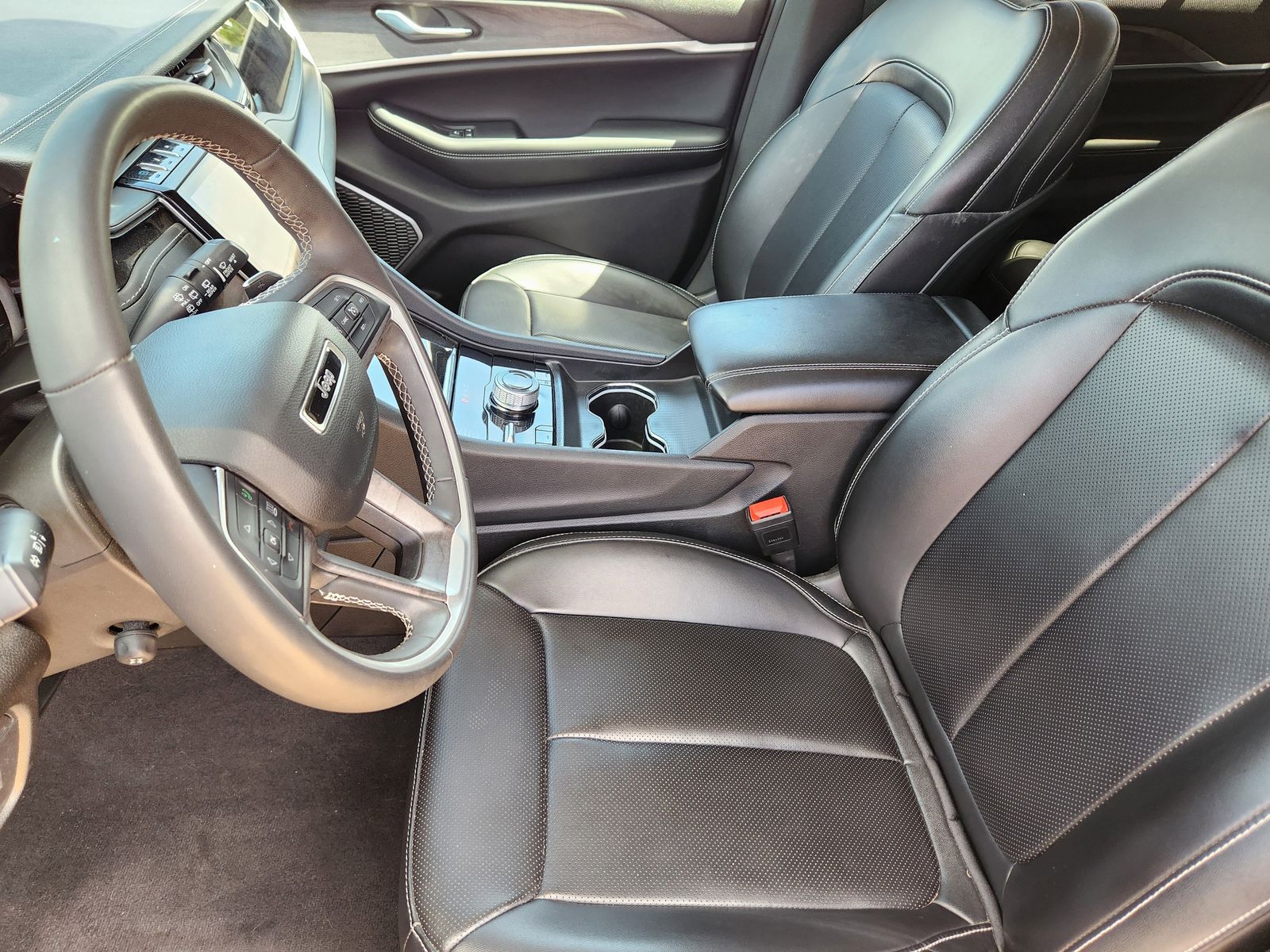 Used 2023 Midnight Sky Jeep Base image 21