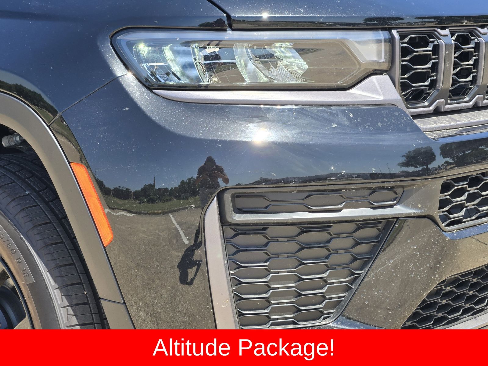 New 2026 Diamond Black Crystal Pearlcoat Jeep LAREDO ALTITUDE 4X4 image 9