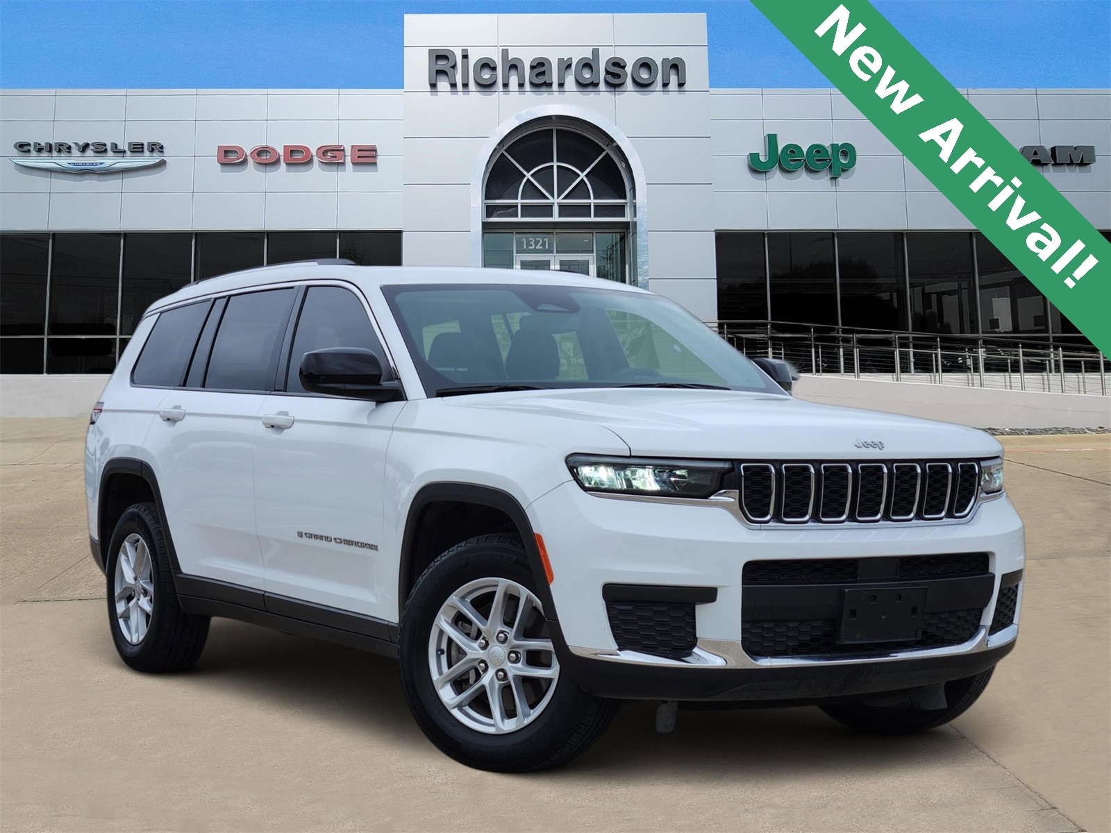 2024 Jeep Grand Cherokee L Laredo's photo