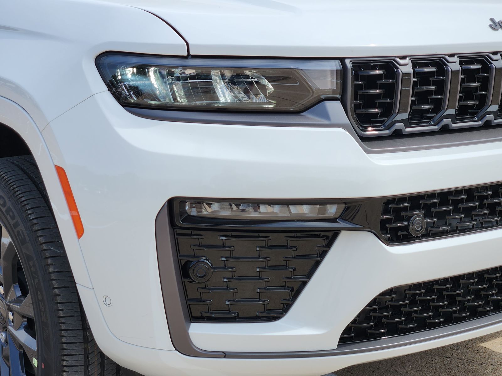 New 2026 Bright White Jeep L LIMITED RESERVE 4X4 image 9