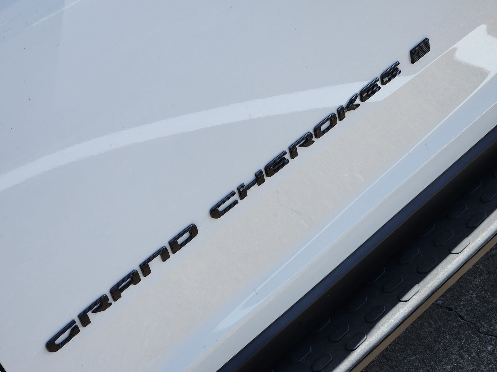 New 2026 Bright White Jeep LAREDO ALTITUDE 4X2 image 18