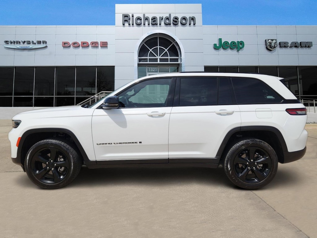 Used 2023 Jeep Grand Cherokee Laredo SUV