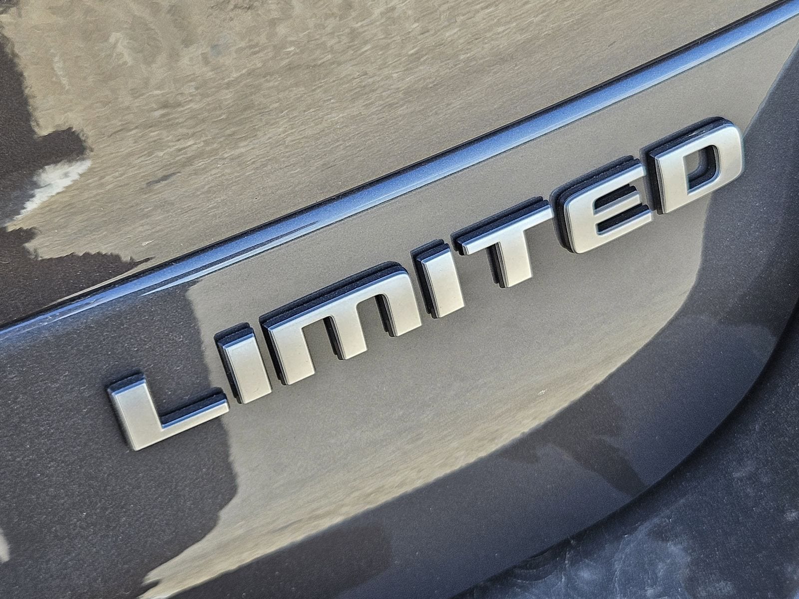 New 2025 Baltic Gray Jeep L LIMITED 4X2 image 12