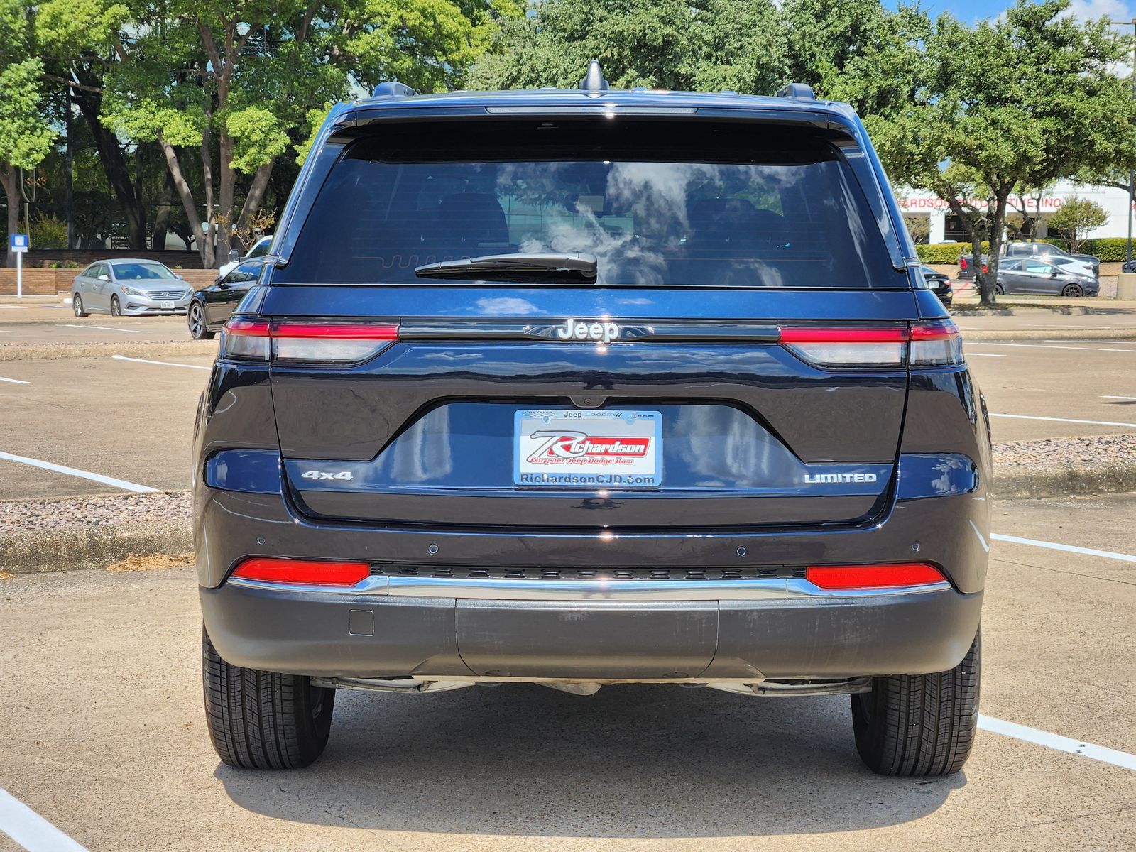 Used 2024 Midnight Sky Jeep Limited image 5