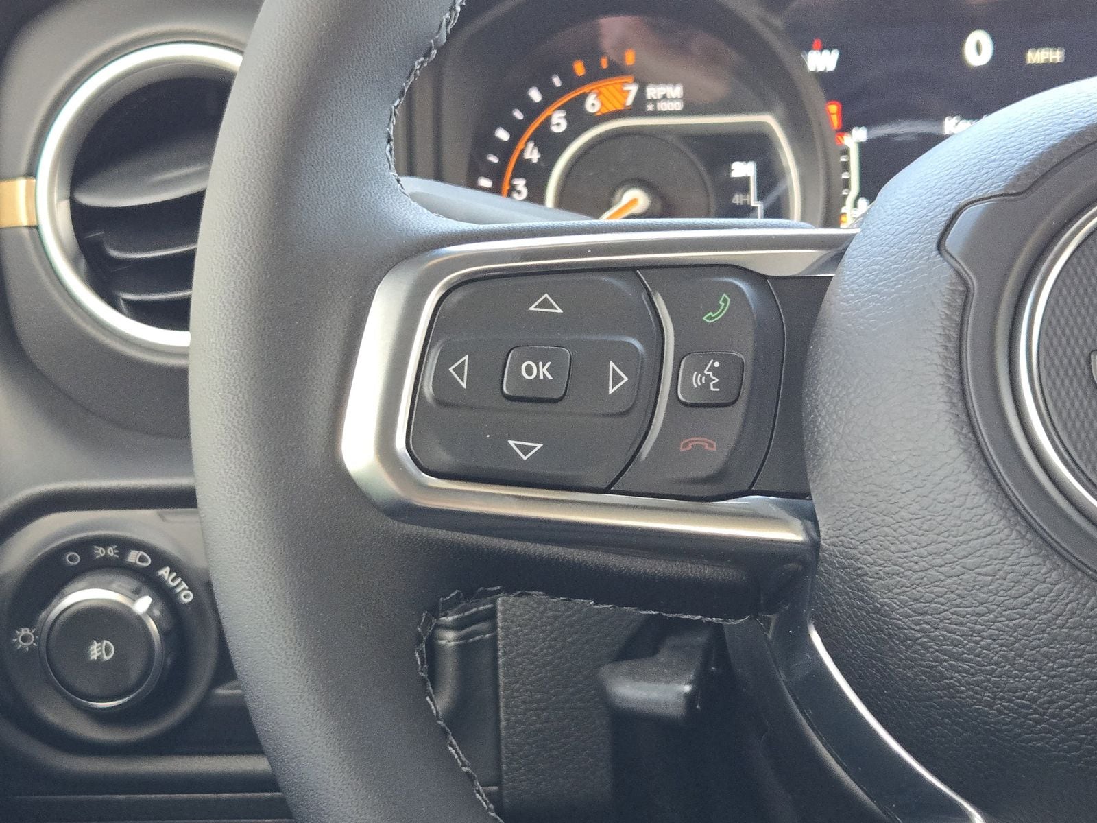 New 2026 Granite Crystal Jeep 4-DOOR SAHARA image 28