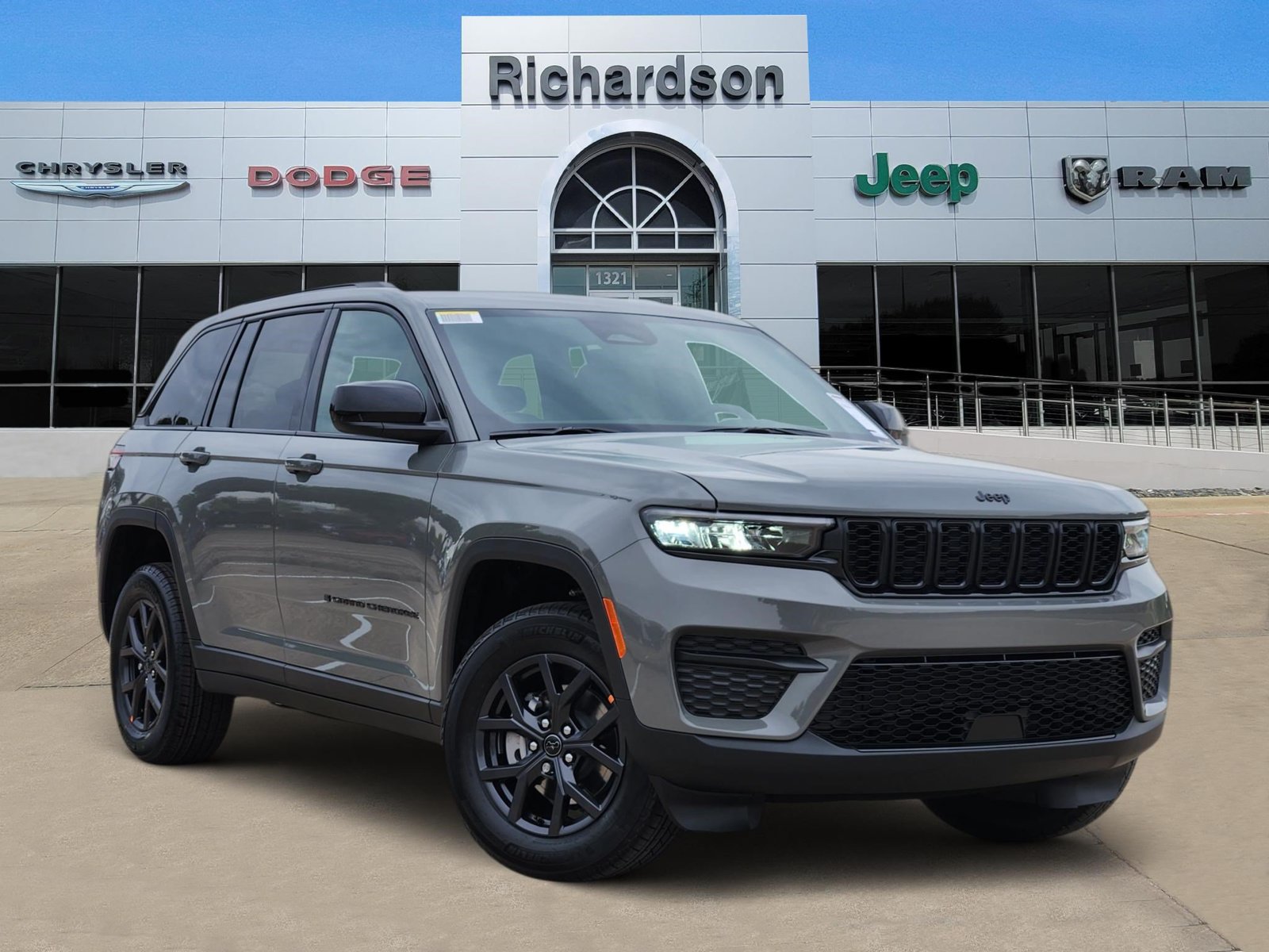 2027 Jeep Grand Cherokee LAREDO 4X4 Sport Utility