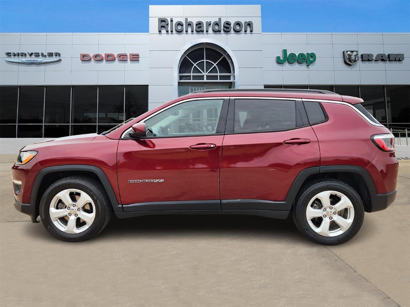 2021 Jeep Compass Latitude photo 2