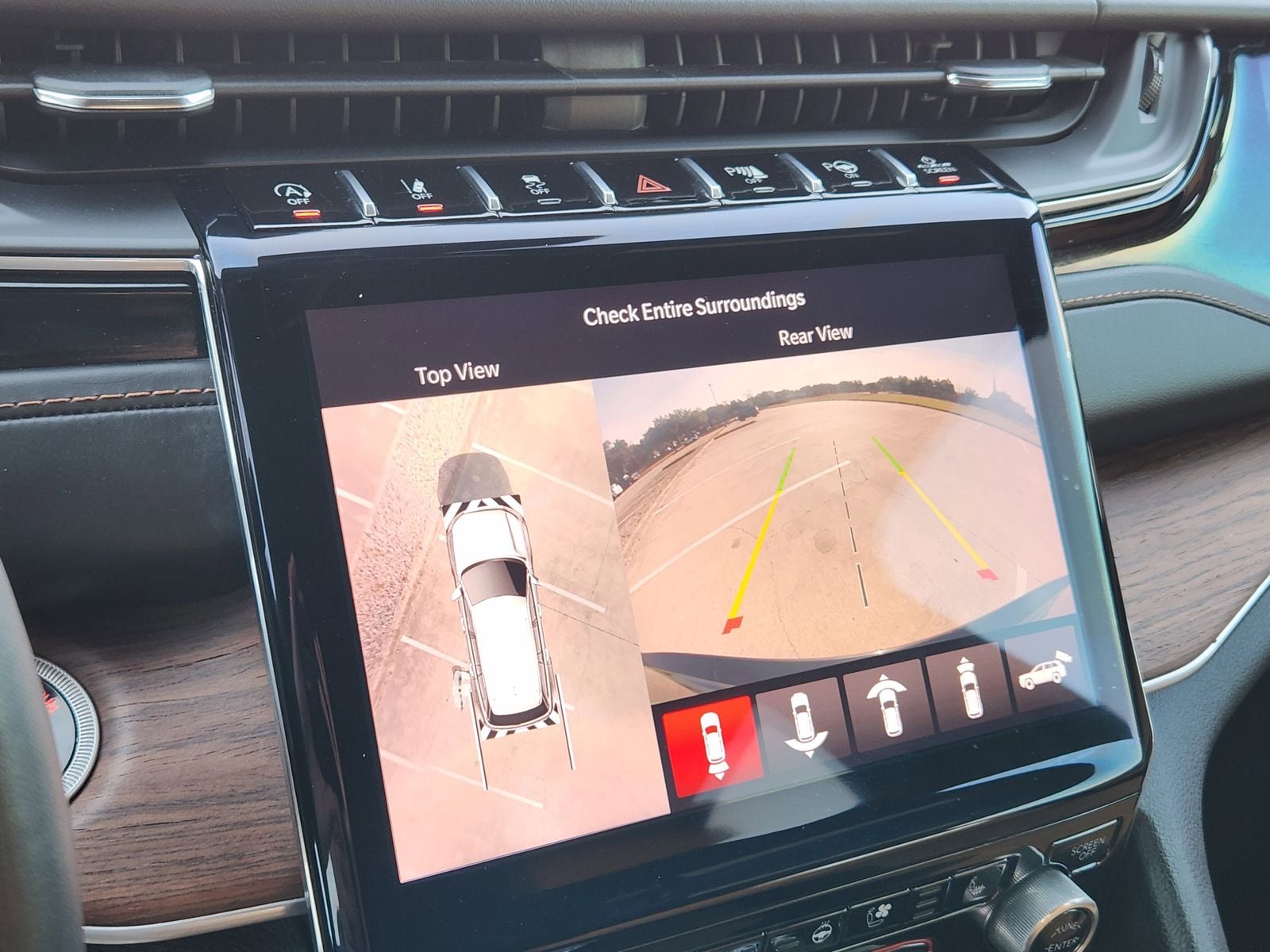 Certified Used 2023 Rocky Mountain Pearlcoat Jeep Summit image 27