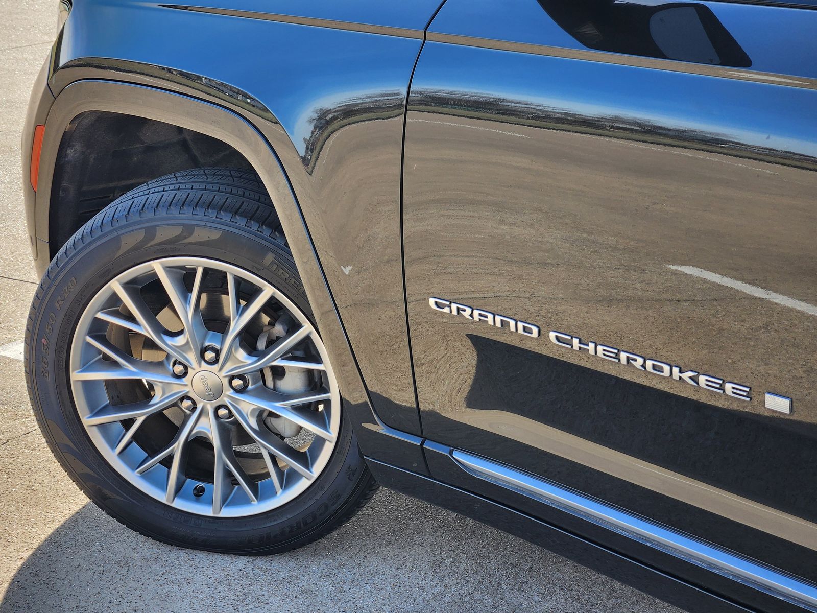 Certified Used 2023 Rocky Mountain Pearlcoat Jeep Summit image 16