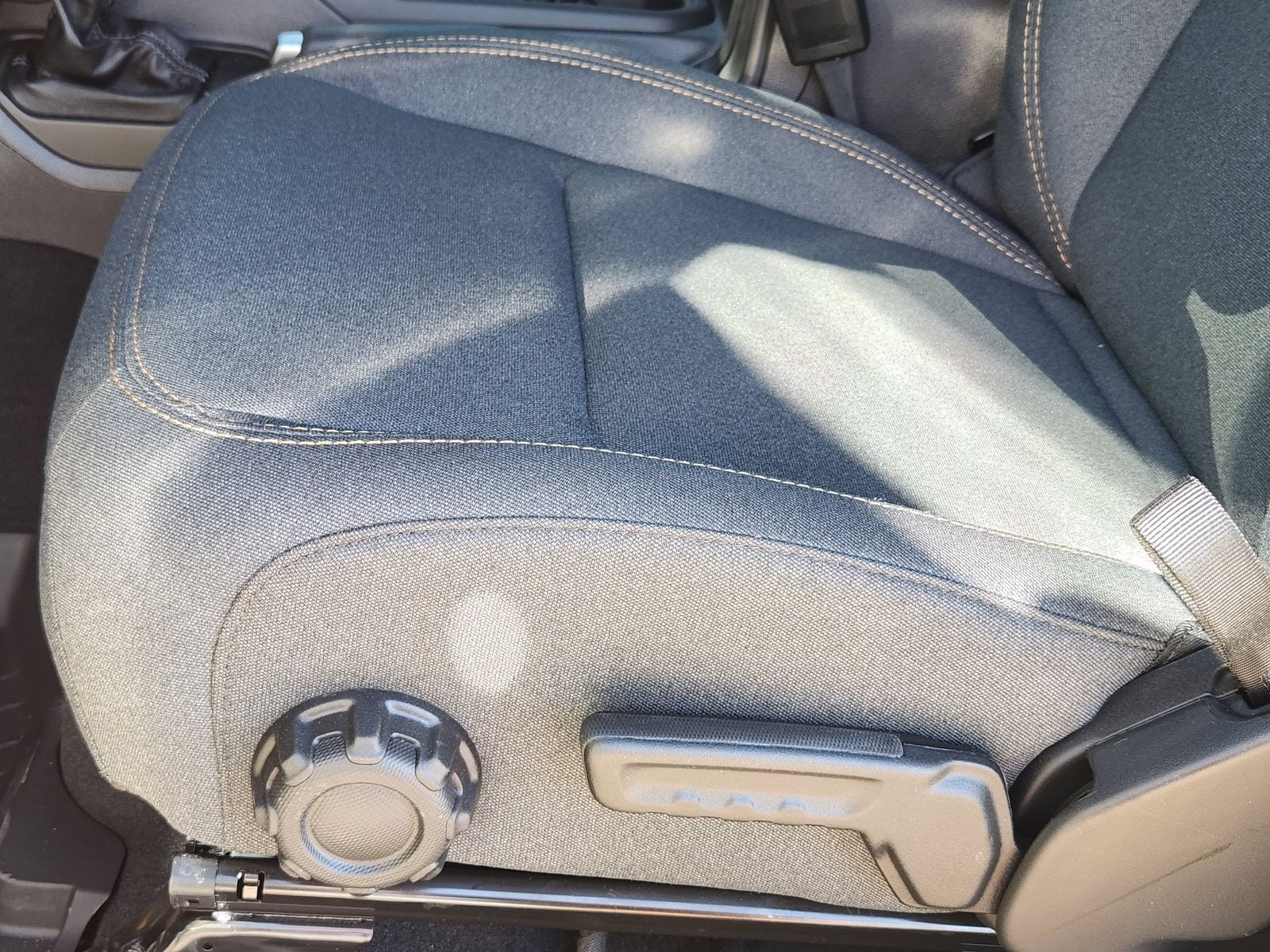 New 2026 41 Jeep 4-DOOR SPORT S image 32