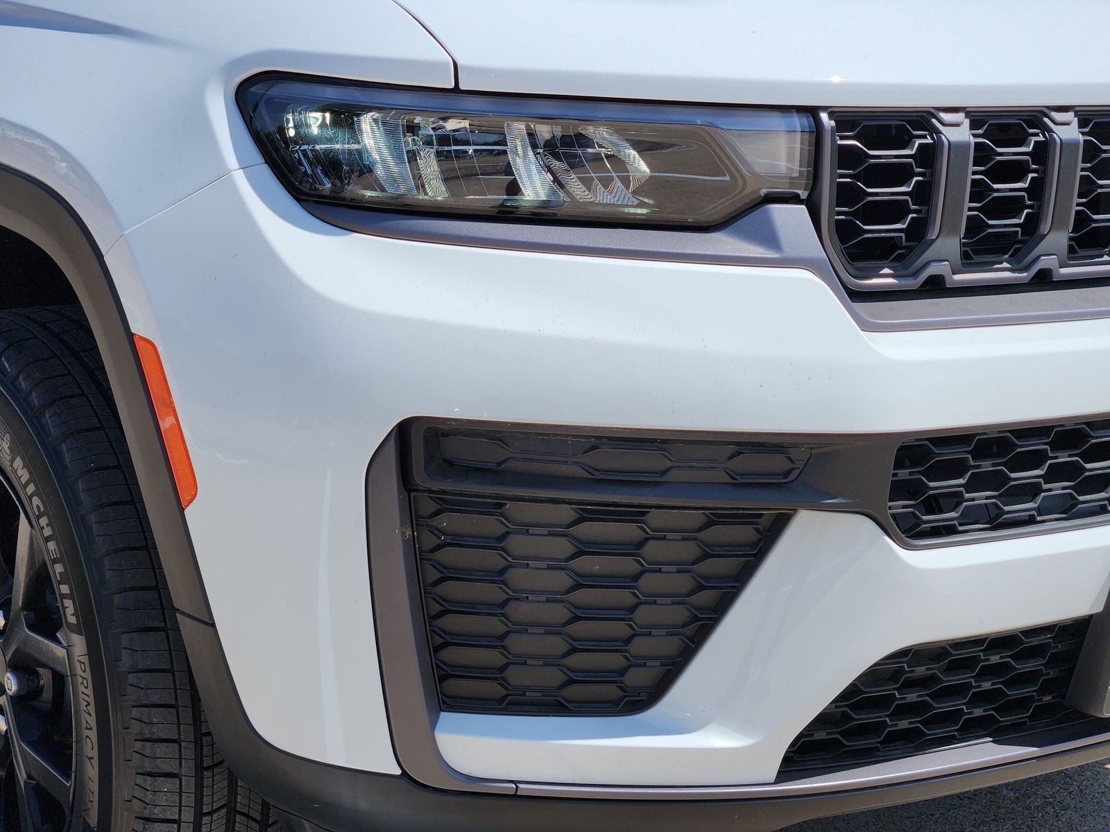 New 2026 Bright White Jeep LAREDO ALTITUDE 4X2 image 9