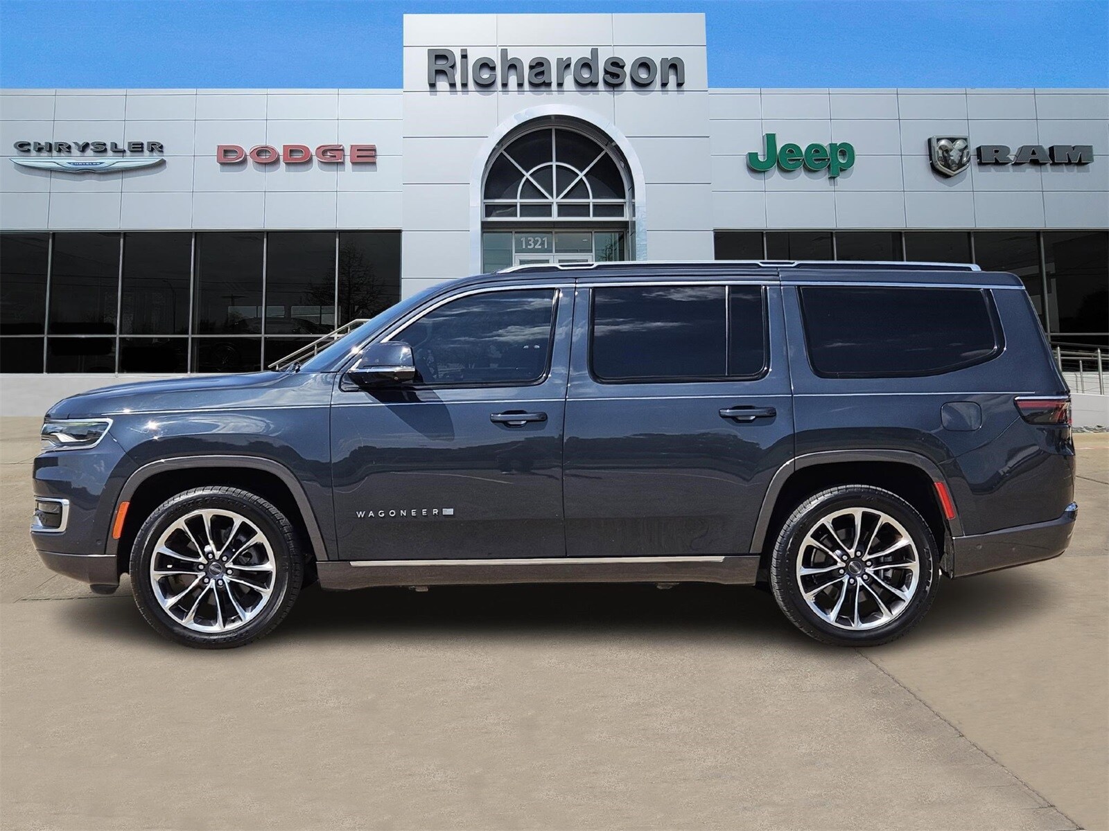 2022 Jeep Wagoneer Series III photo 3