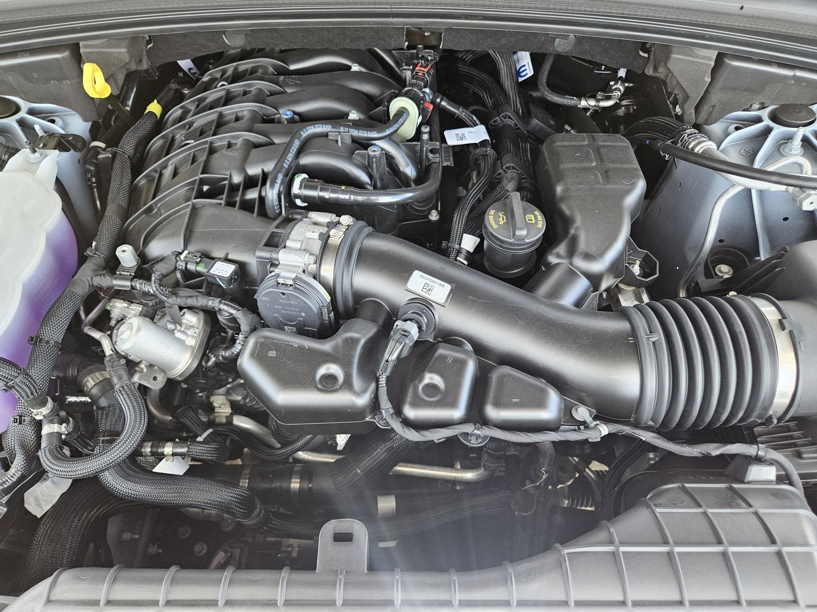 New 2025 Bright White Jeep L LIMITED 4X2 image 33