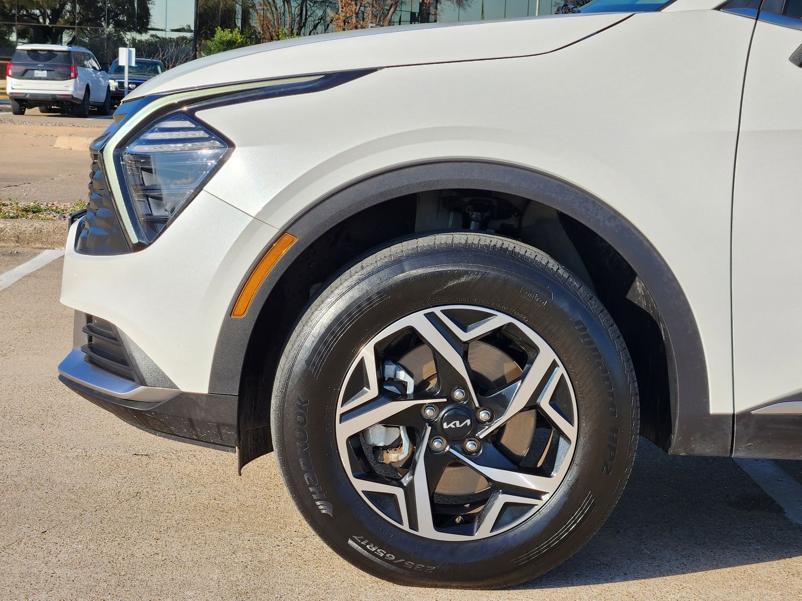 Used 2024 Snow White Pearl Kia LX image 8