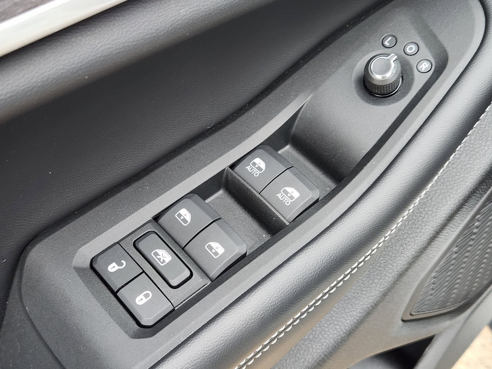 Used 2025 Bright White Jeep Limited image 33