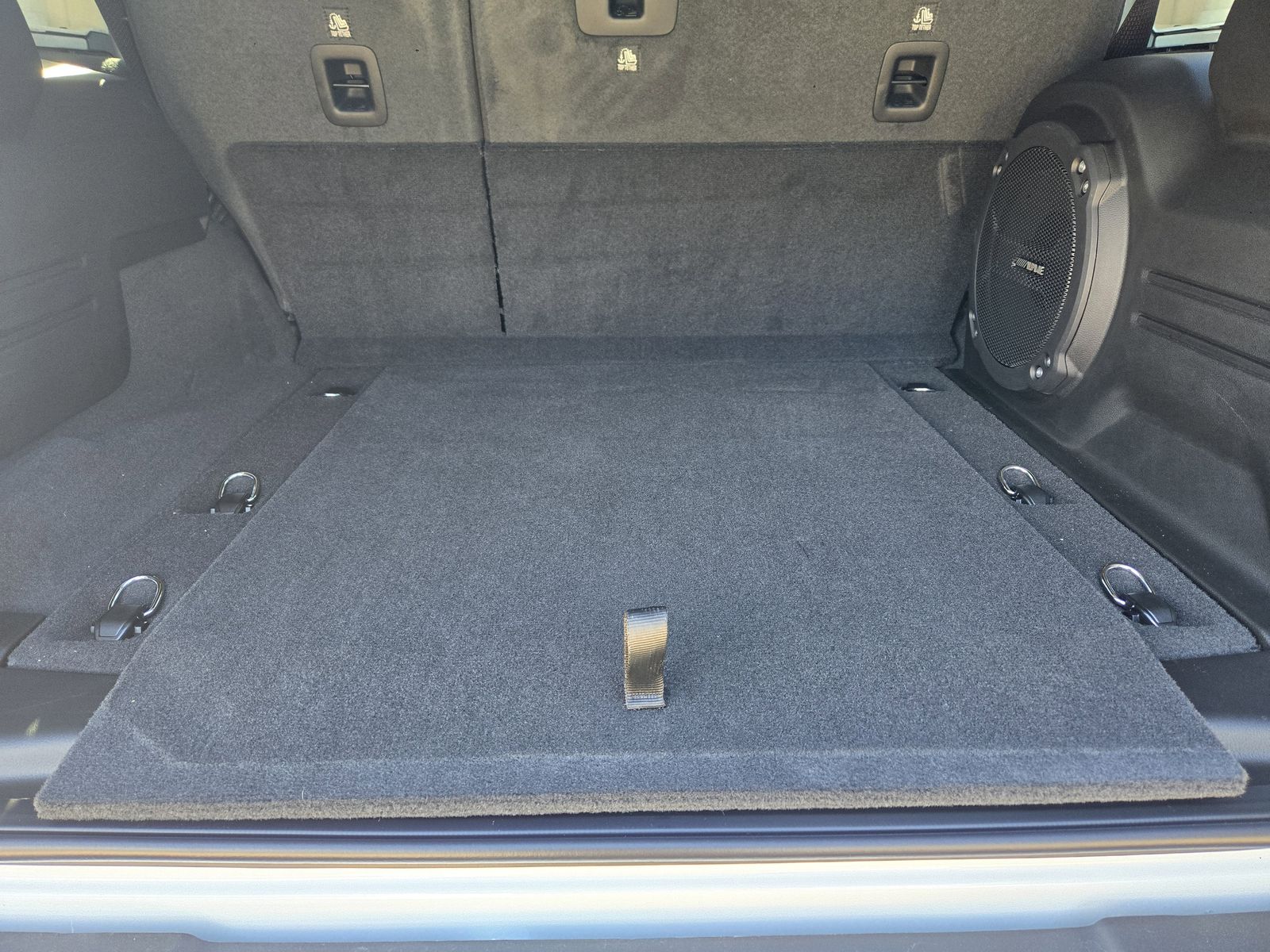 New 2026 Bright White Jeep 4-DOOR SAHARA image 31