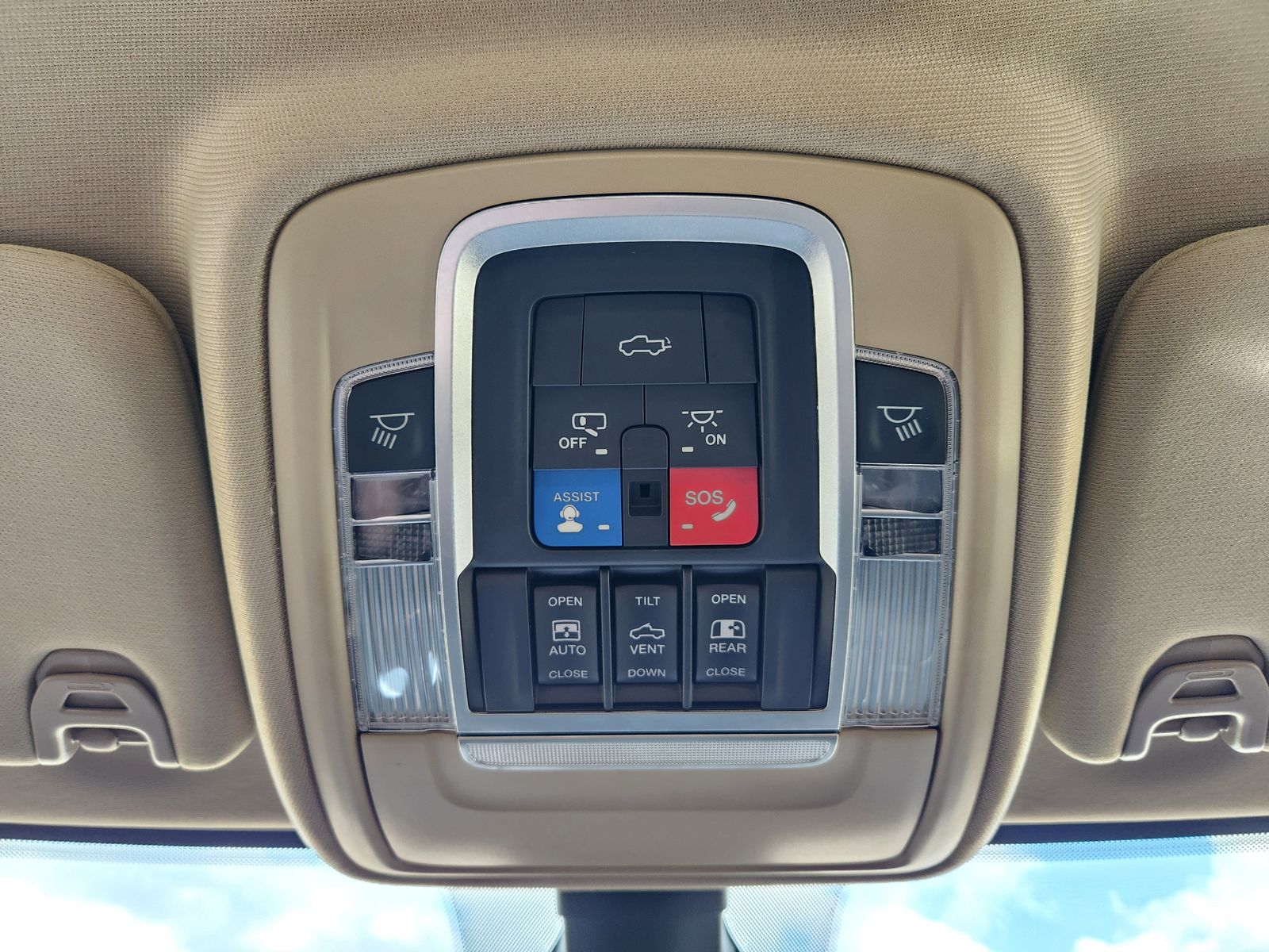 Used 2022 Diamond Black Crystal Pearlcoat Ram Longhorn image 39