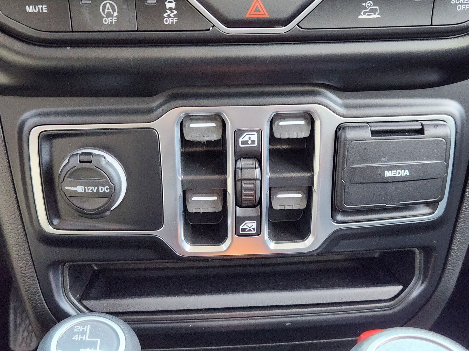 Used 2022 Black Jeep Sport image 27