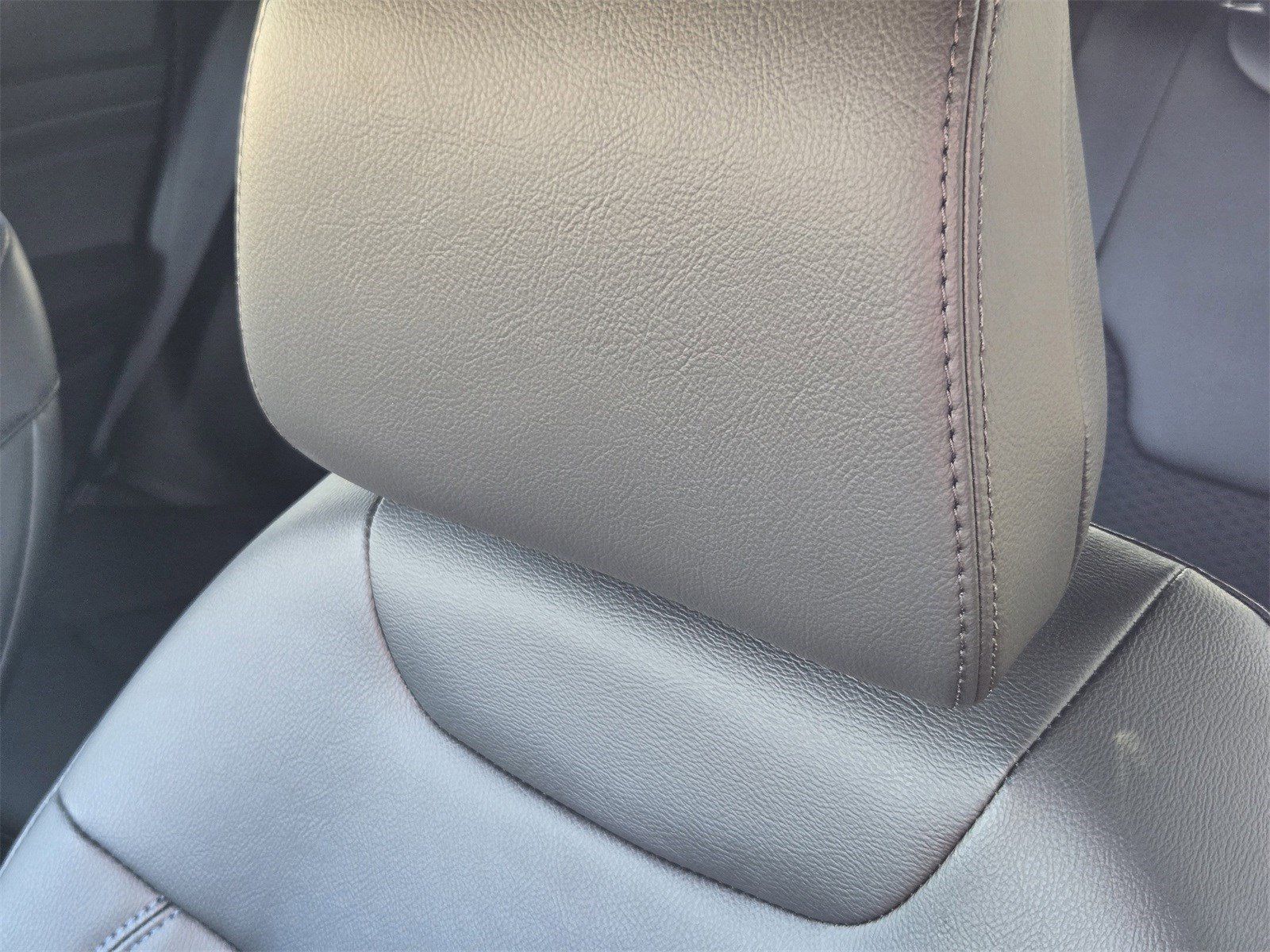 New 2026 Bright White Jeep LATITUDE ALTITUDE 4X4 image 15