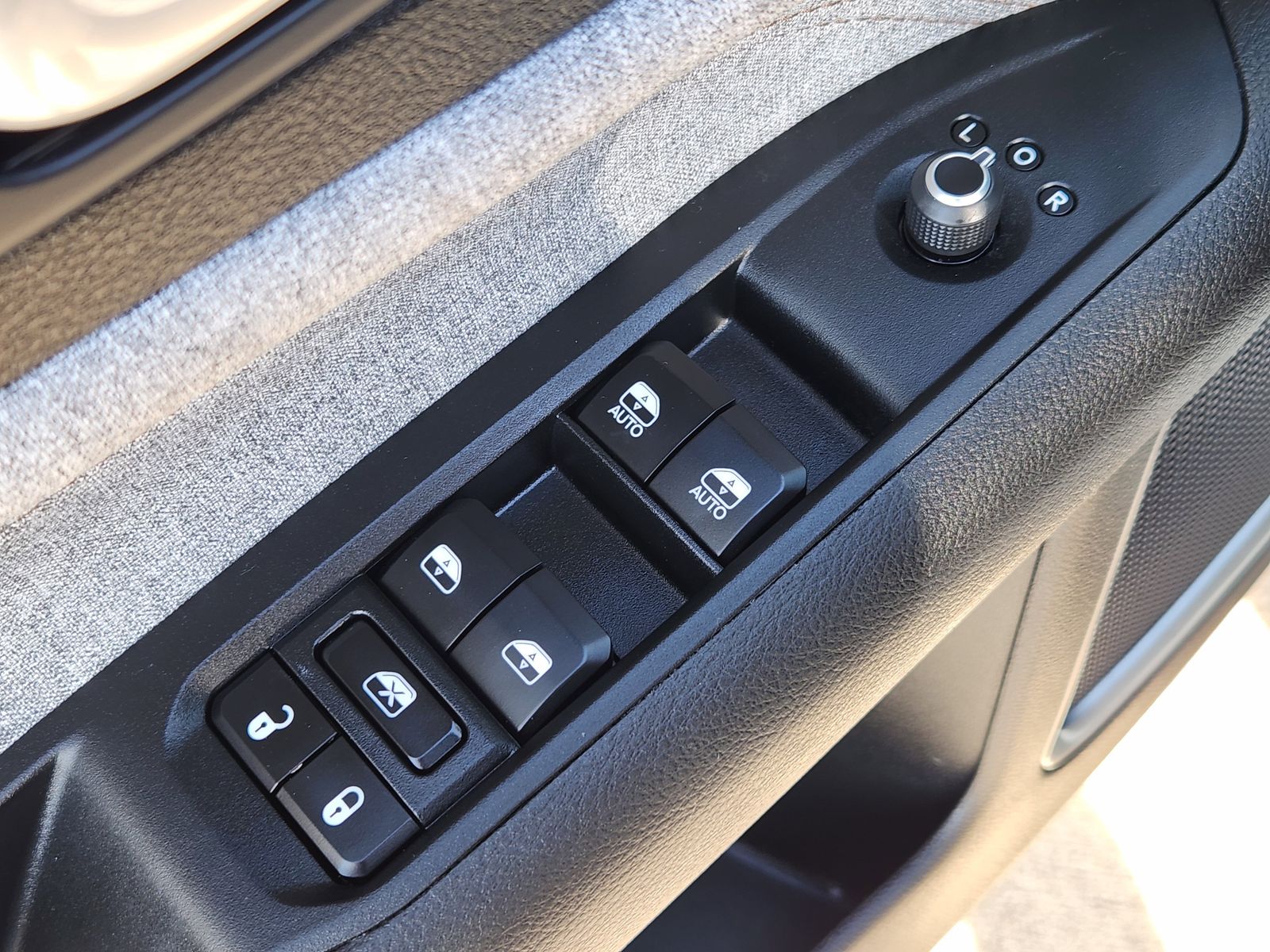 Used 2024 Bright White Jeep Latitude Lux image 33