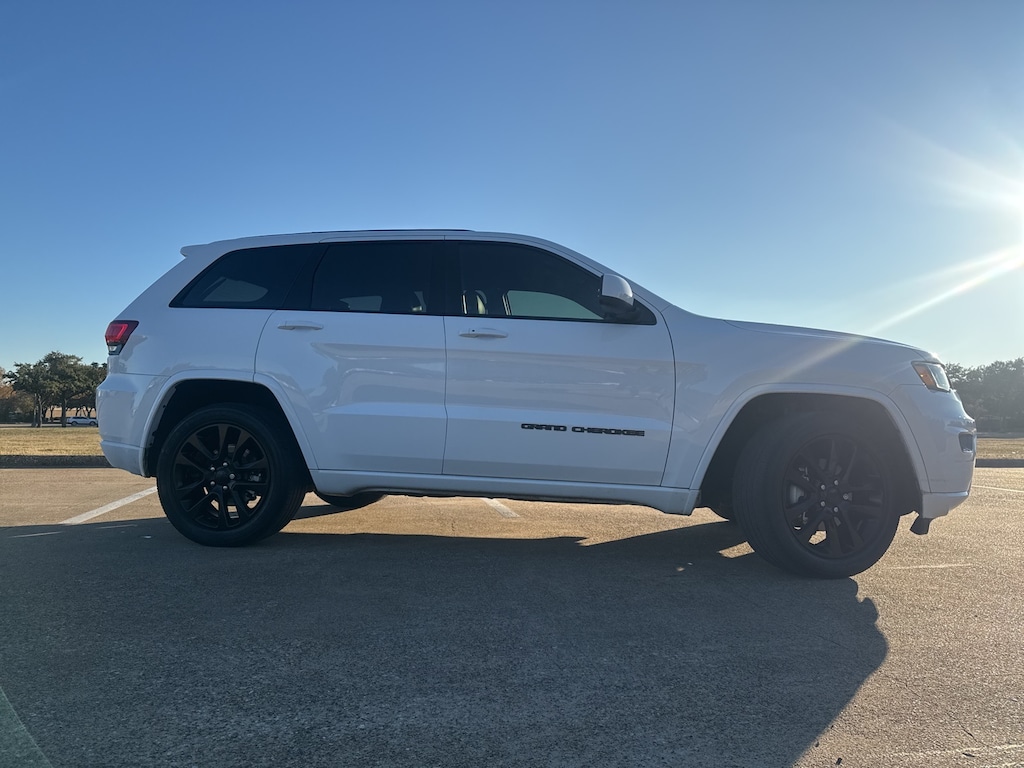 Used 2019 Jeep Grand Cherokee Laredo SUV