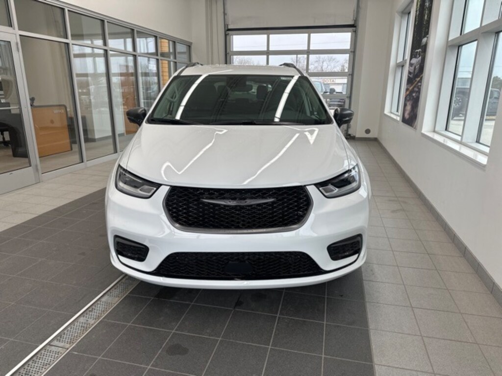 New 2024 Chrysler Pacifica TOURING L For Sale Standish MI. Stock 1560