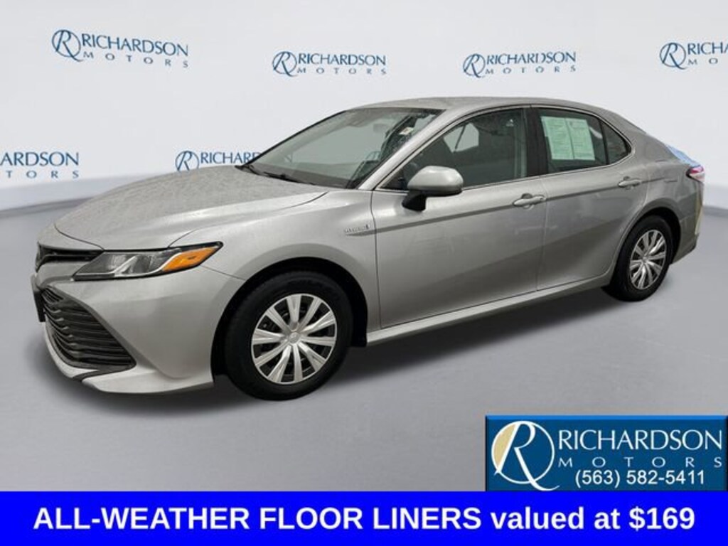 Used 2019 Toyota Camry Hybrid XLE Sedan