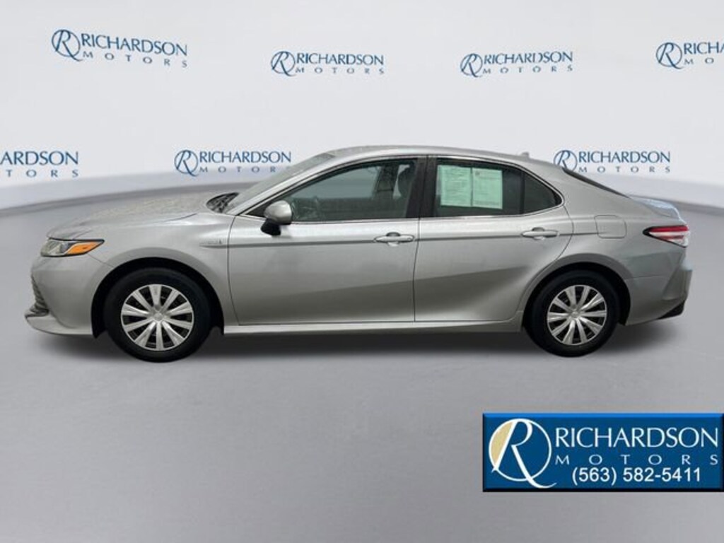 Used 2019 Toyota Camry Hybrid XLE Sedan