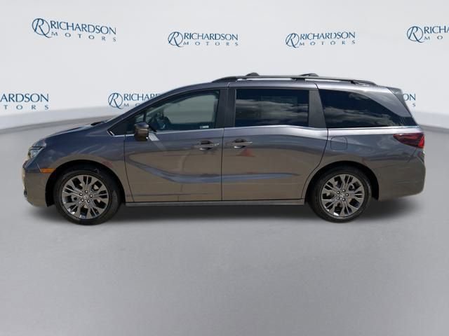 2026 Honda Odyssey Touring photo 2