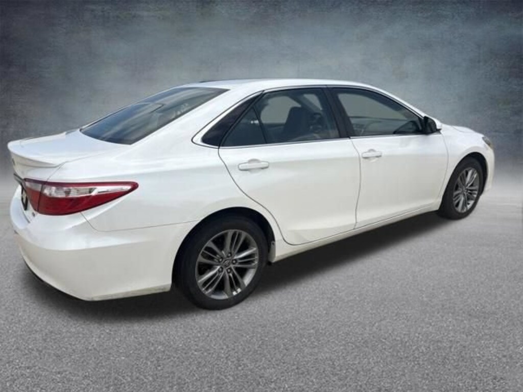 Used 2015 Toyota Camry SE Sedan