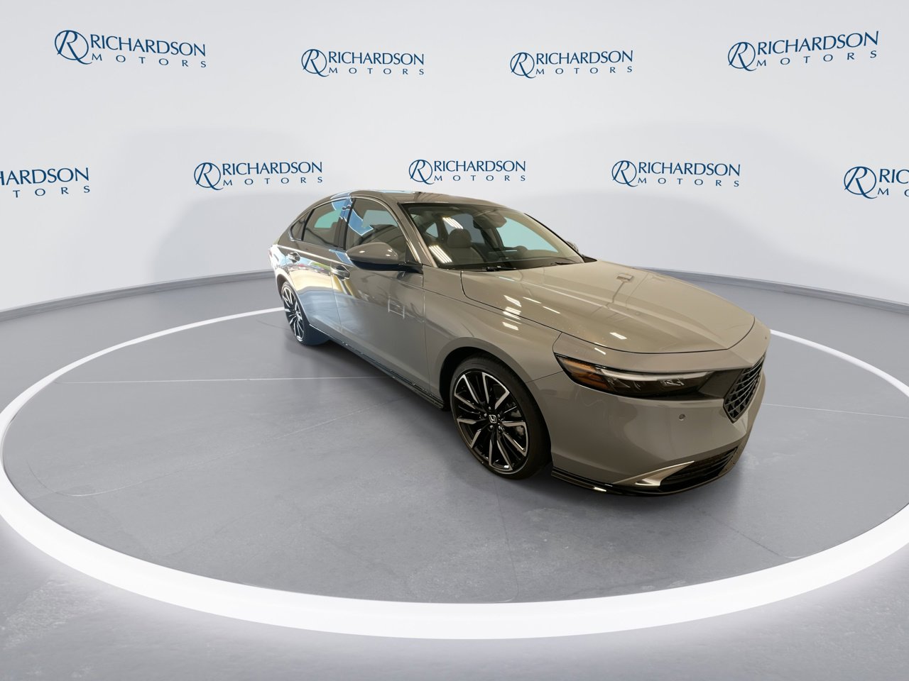 2025 Honda Accord Hybrid Touring photo 2