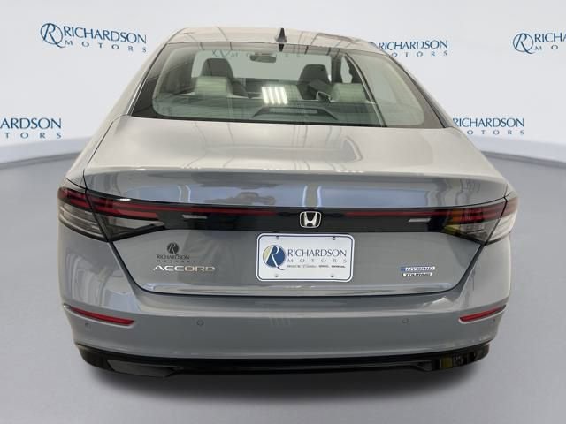 2025 Honda Accord Touring photo 4