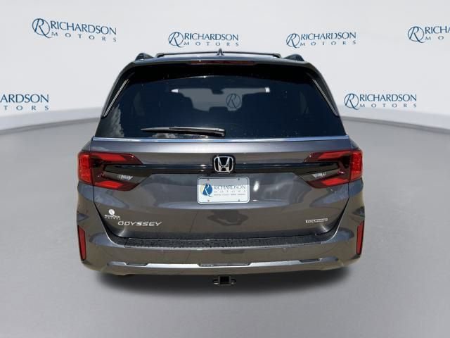 2026 Honda Odyssey Touring photo 4