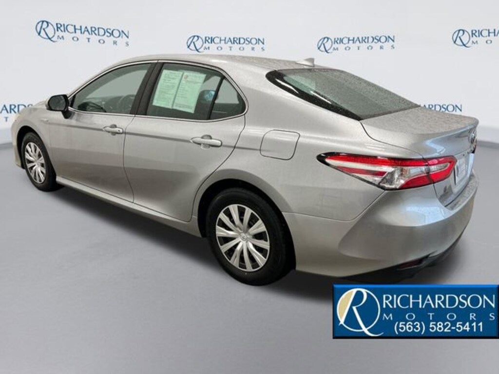 Used 2019 Toyota Camry Hybrid XLE Sedan