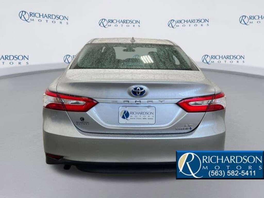 Used 2019 Toyota Camry Hybrid XLE Sedan