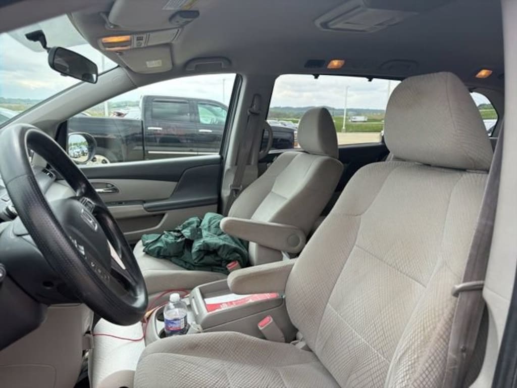 Used 2016 Honda Odyssey SE Van Passenger Van