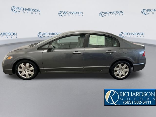 Used 2009 Honda Civic LX with VIN 19XFA16539E049780 for sale in Dubuque, IA