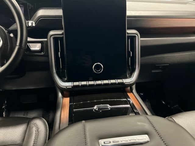 2025 GMC Yukon Denali - Photo 12