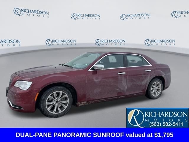 2016 Chrysler 300 Limited's photo
