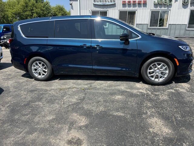 2025 Chrysler Pacifica photo 4