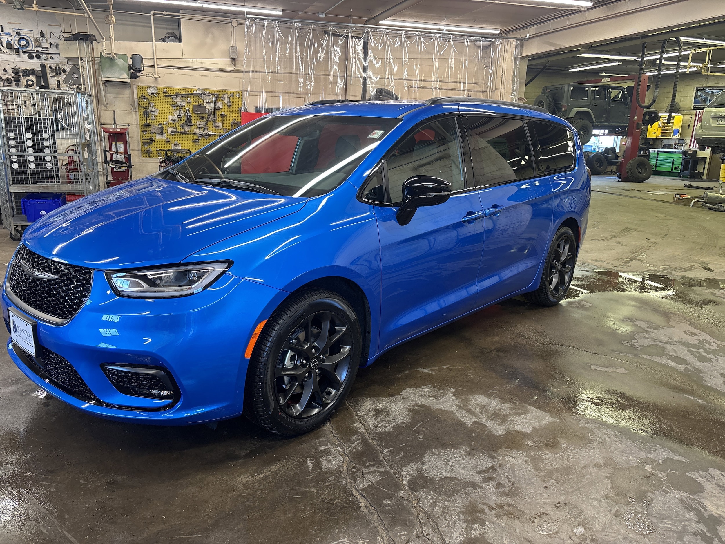 2026 Chrysler Pacifica Limited's photo