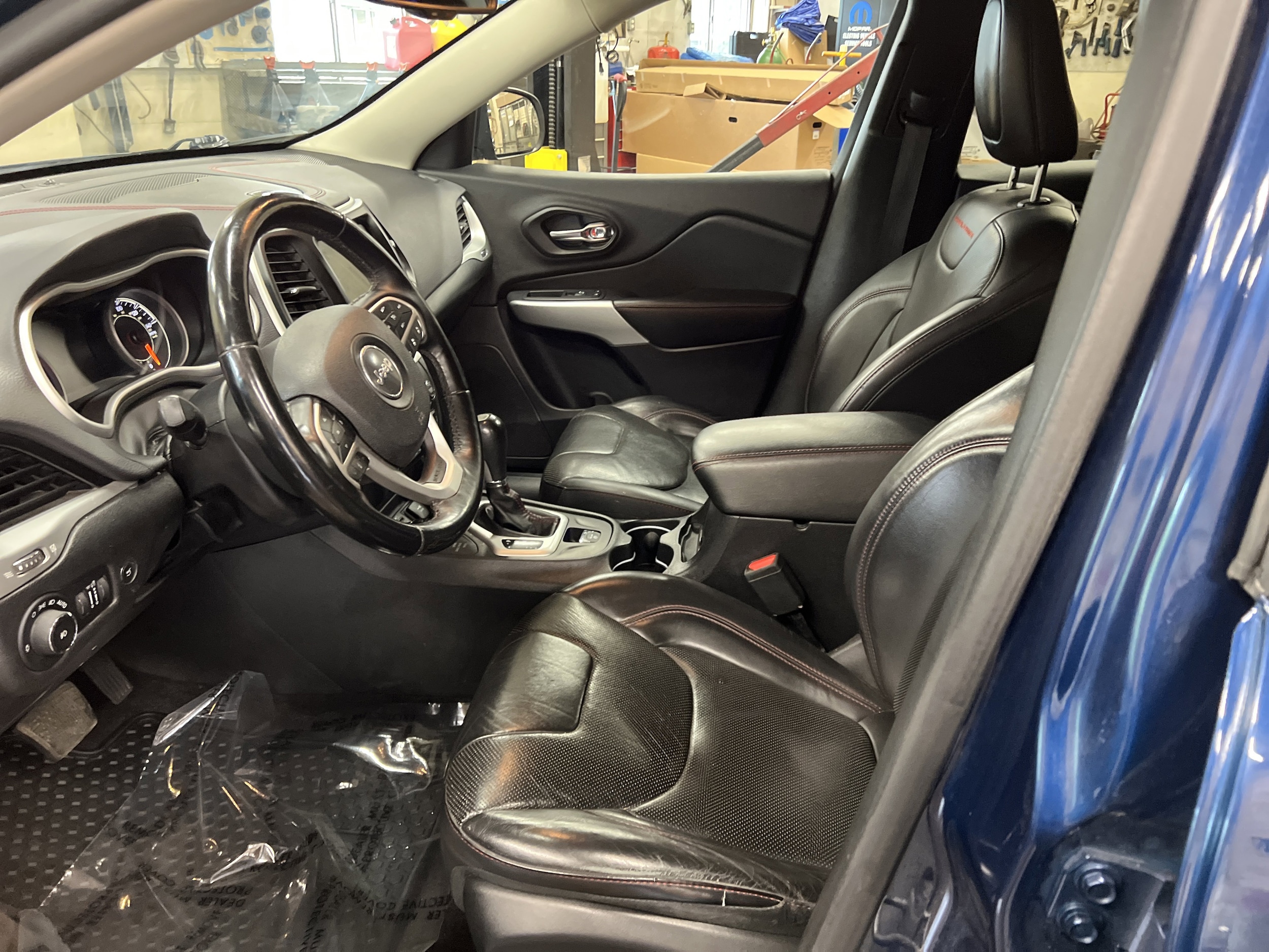 View vehicle photo 4