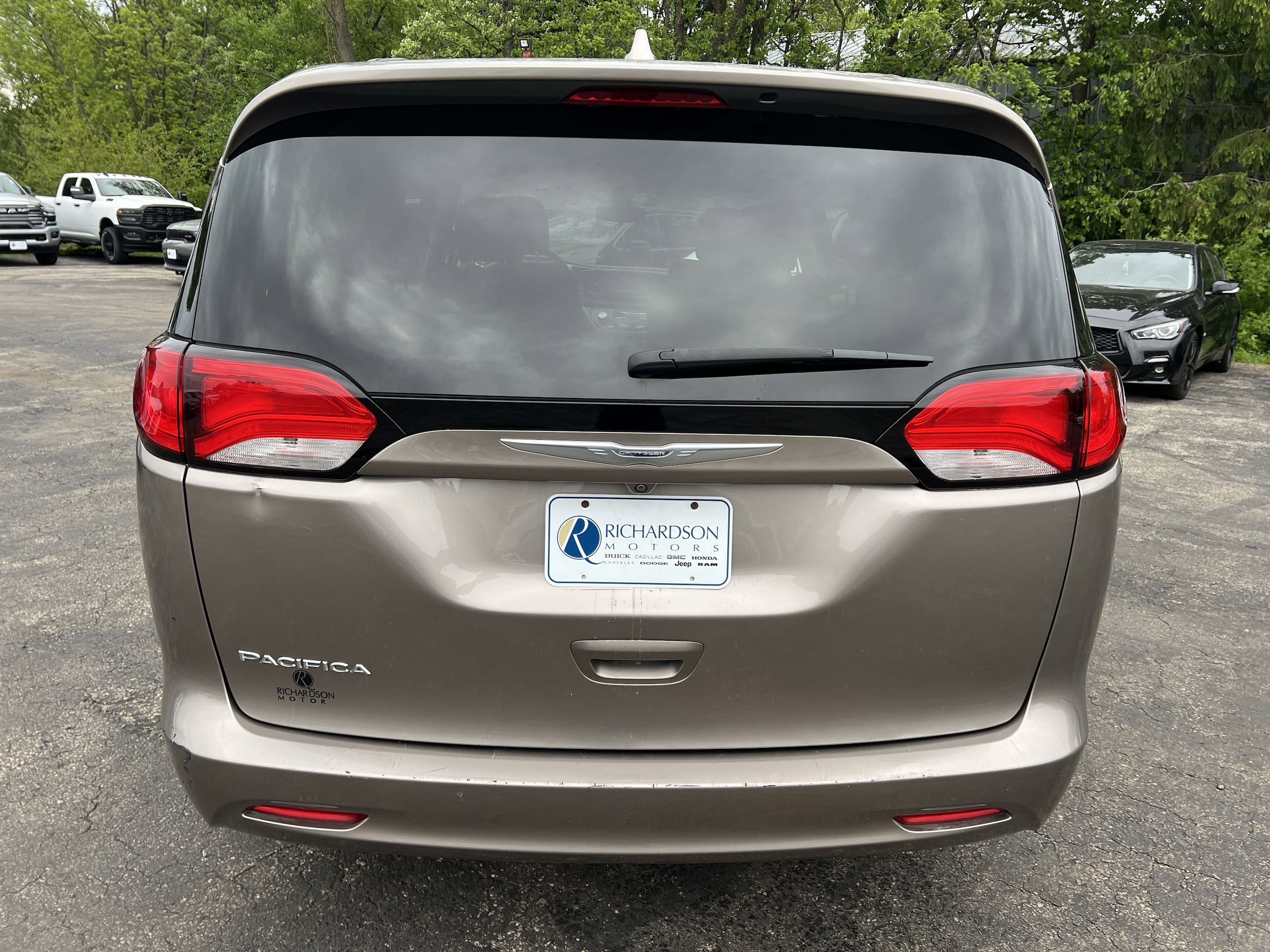 View vehicle photo 4