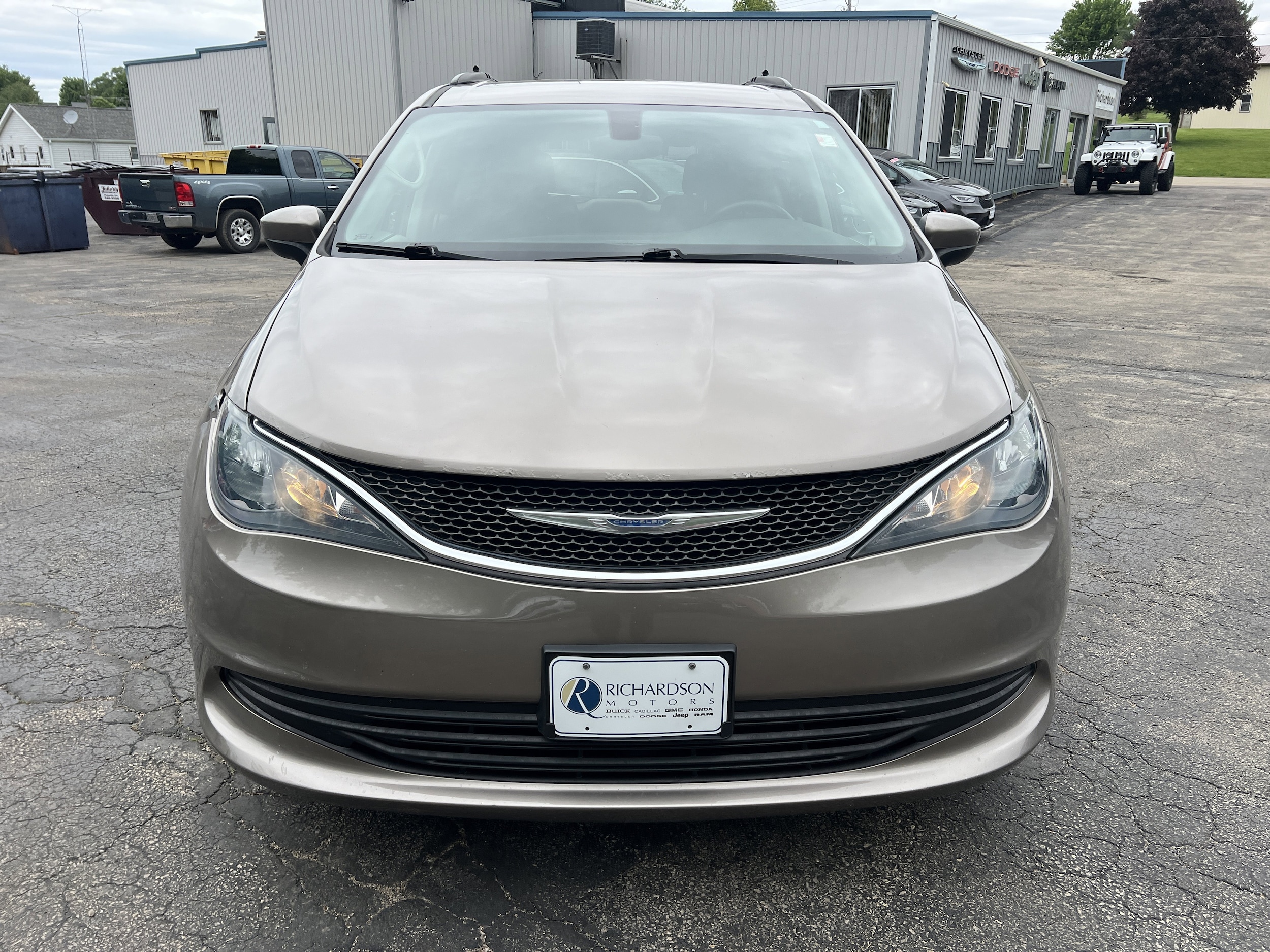 View vehicle photo 3