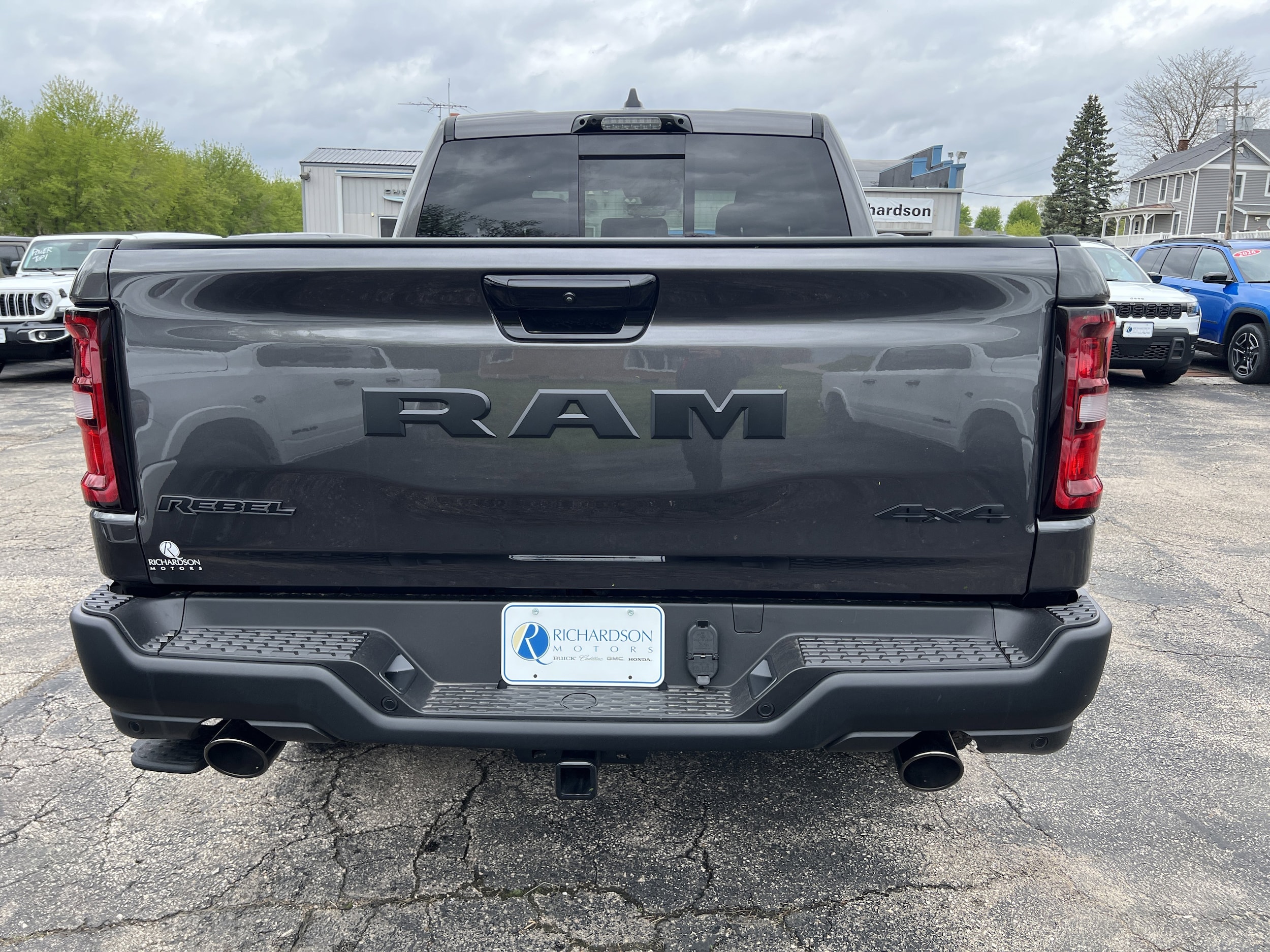 View vehicle photo 6
