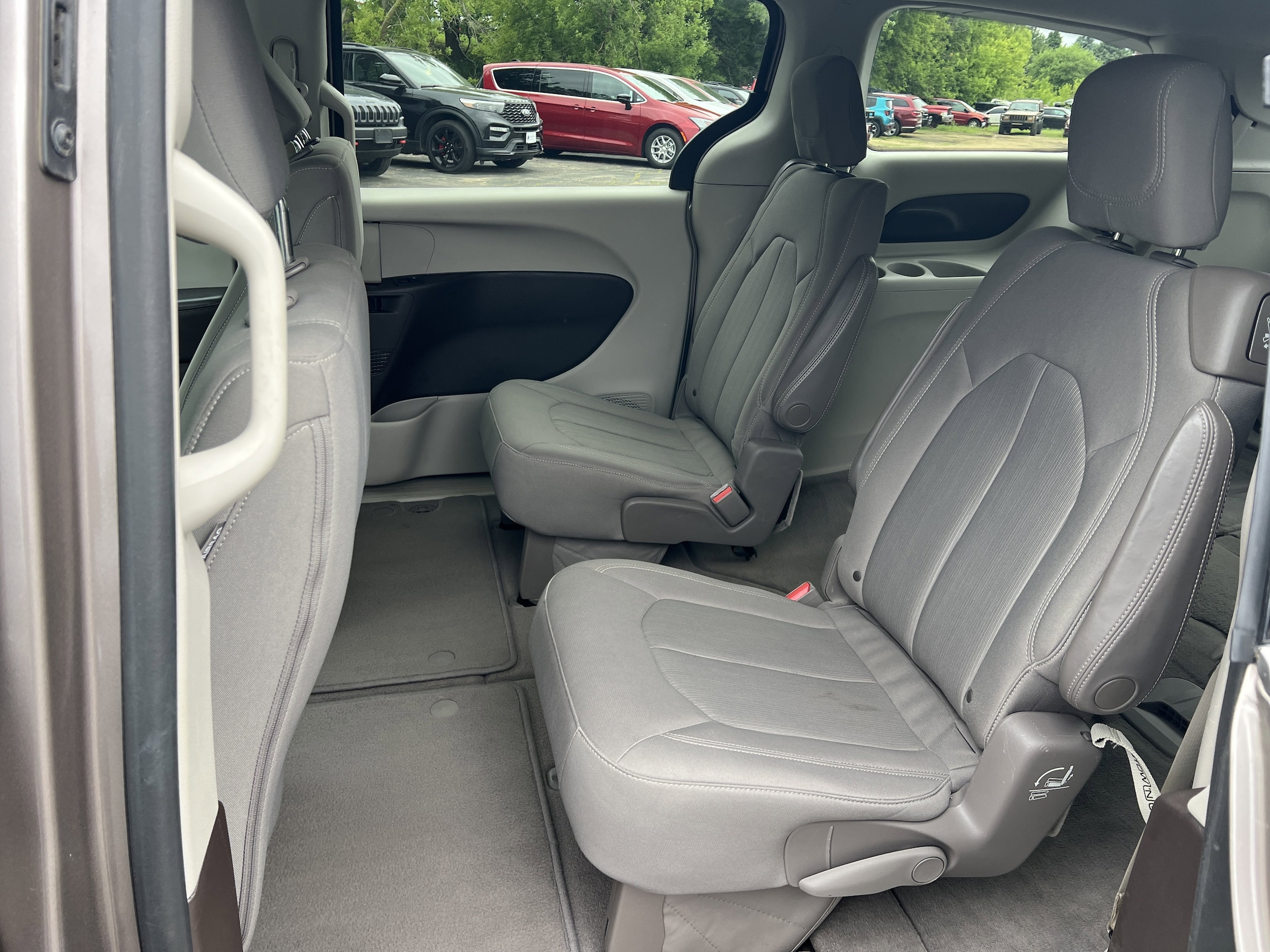 View vehicle photo 6