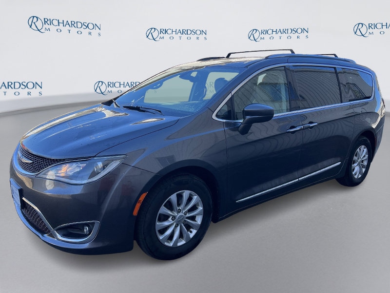 2018 Chrysler Pacifica Touring L's photo