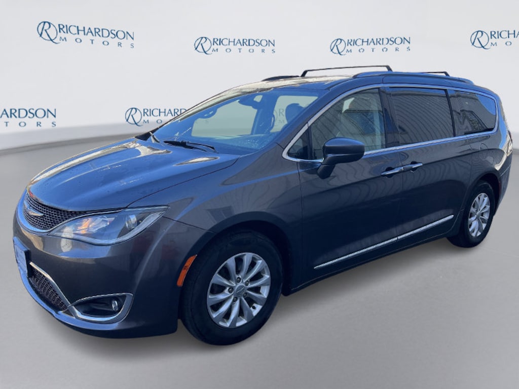 Used 2018 Chrysler Pacifica Touring L Van