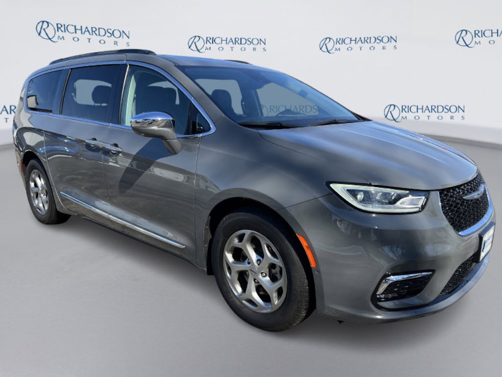 Used 2022 Chrysler Pacifica Limited Van Passenger Van